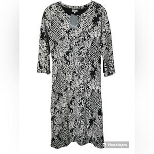 Niche knit dress with pockets black and white